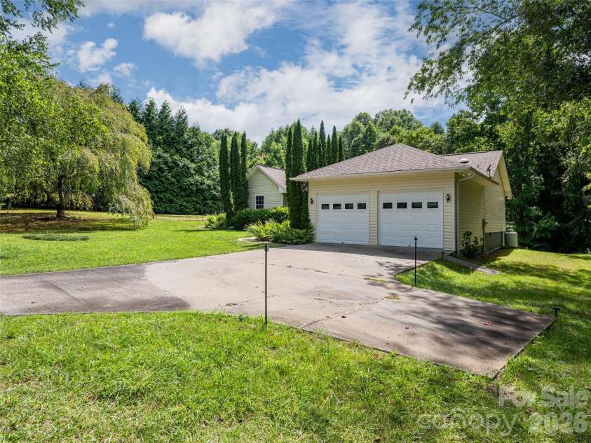 69 Mountain Ridge Lane, Fletcher, NC 28732.  MLS# CAR4405126, YatesRealty ID 38590. 