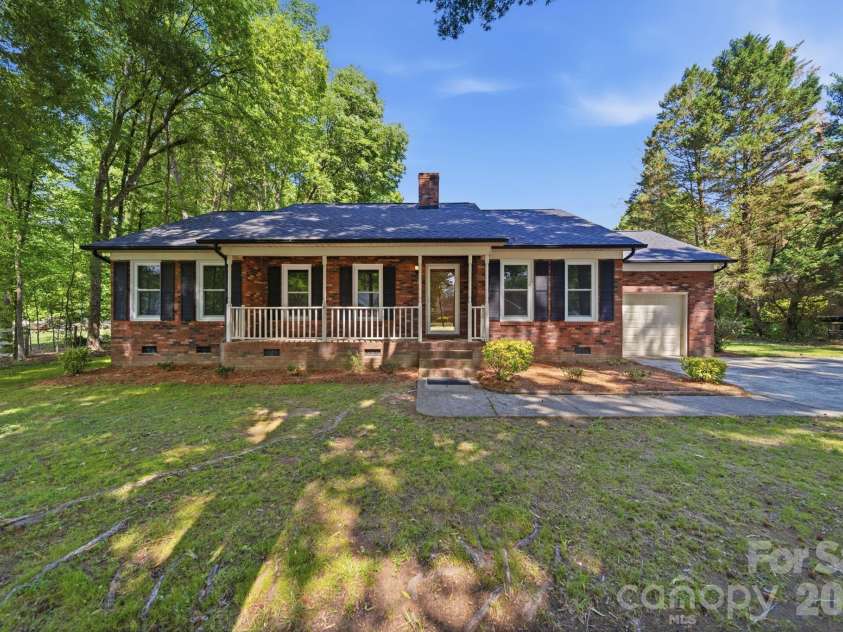 617 Autumn Drive, Harrisburg, NC 28075.  MLS# CAR4405503, YatesRealty ID 38592. 