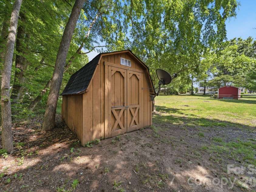 617 Autumn Drive, Harrisburg, NC 28075.  MLS# CAR4405503, YatesRealty ID 38592. 