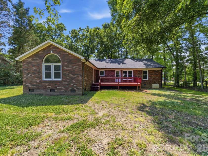 617 Autumn Drive, Harrisburg, NC 28075.  MLS# CAR4405503, YatesRealty ID 38592. 