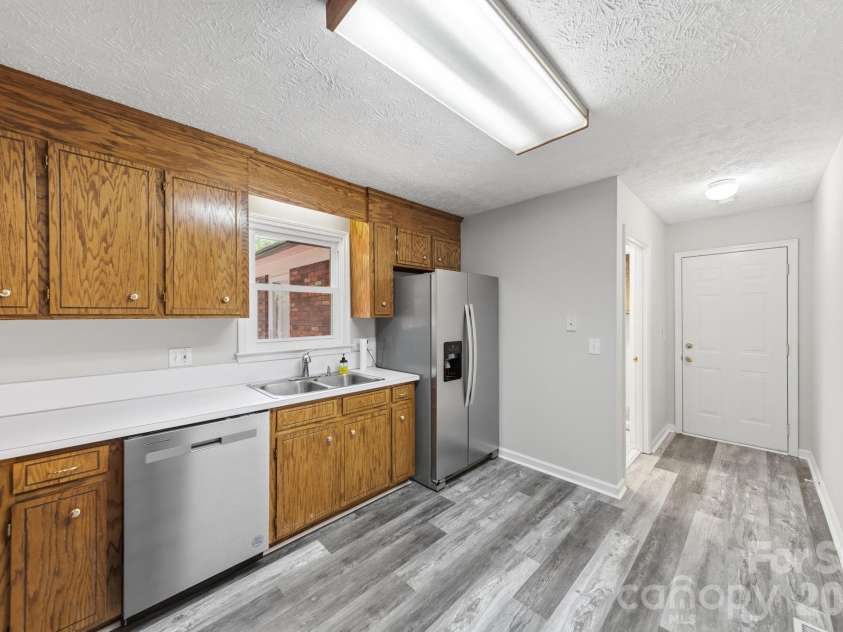 617 Autumn Drive, Harrisburg, NC 28075.  MLS# CAR4405503, YatesRealty ID 38592. 