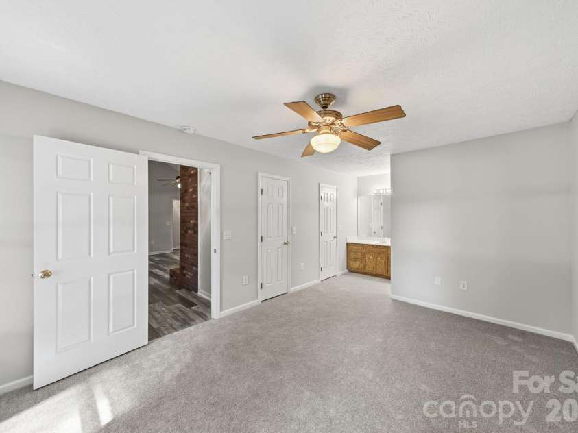 617 Autumn Drive, Harrisburg, NC 28075.  MLS# CAR4405503, YatesRealty ID 38592. 
