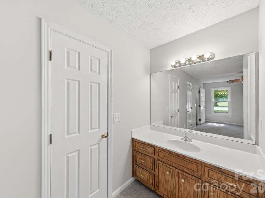 617 Autumn Drive, Harrisburg, NC 28075.  MLS# CAR4405503, YatesRealty ID 38592. 