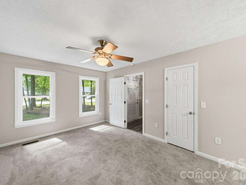 617 Autumn Drive, Harrisburg, NC 28075.  MLS# CAR4405503, YatesRealty ID 38592. 