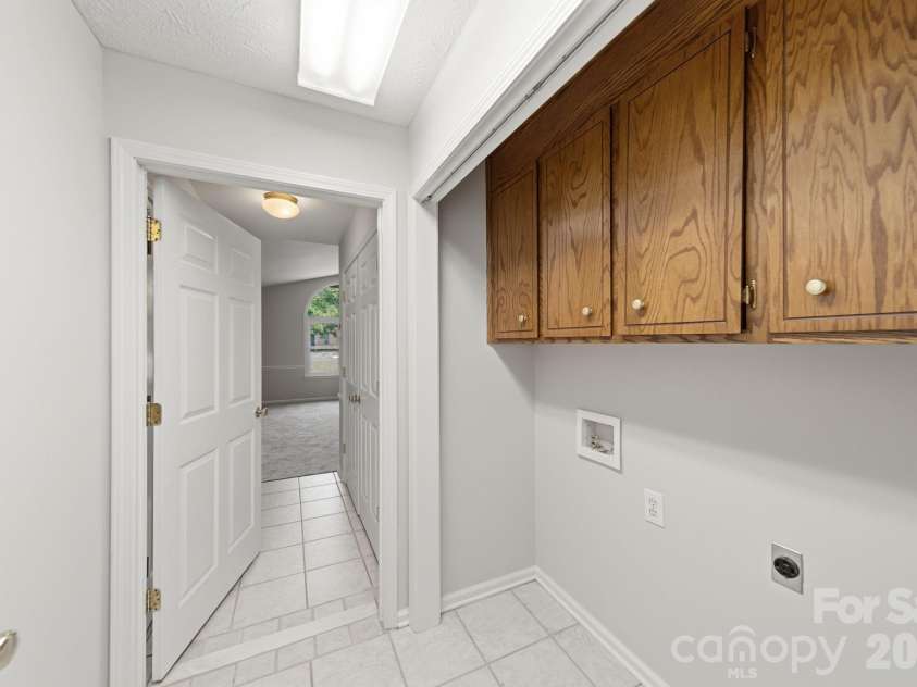 617 Autumn Drive, Harrisburg, NC 28075.  MLS# CAR4405503, YatesRealty ID 38592. 
