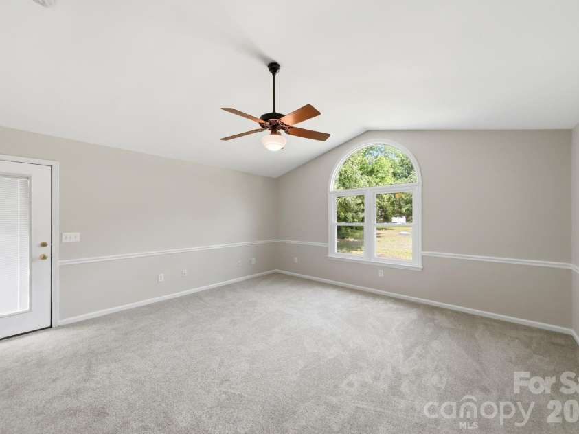 617 Autumn Drive, Harrisburg, NC 28075.  MLS# CAR4405503, YatesRealty ID 38592. 