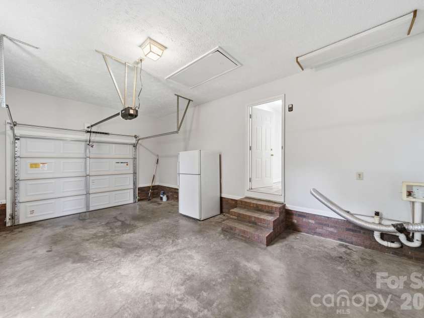 617 Autumn Drive, Harrisburg, NC 28075.  MLS# CAR4405503, YatesRealty ID 38592. 