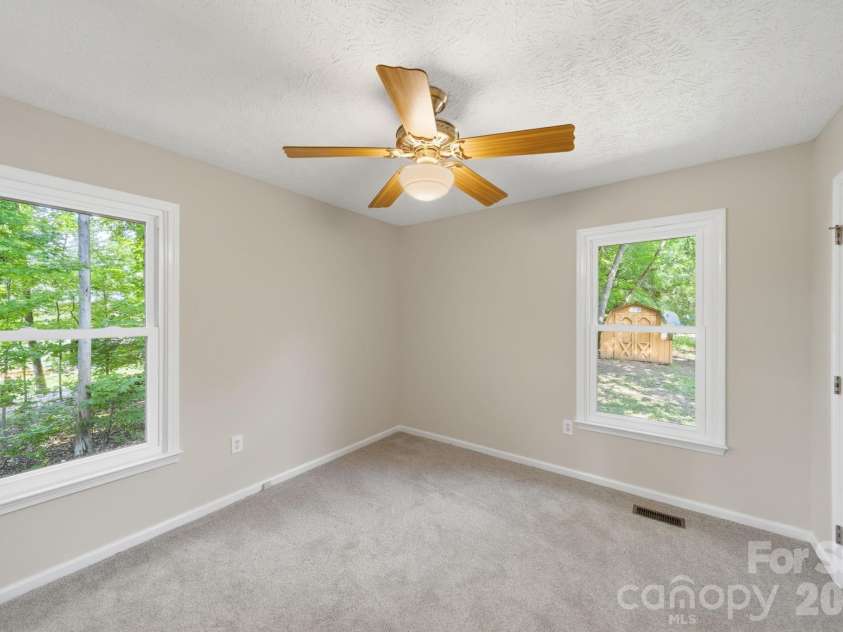 617 Autumn Drive, Harrisburg, NC 28075.  MLS# CAR4405503, YatesRealty ID 38592. 