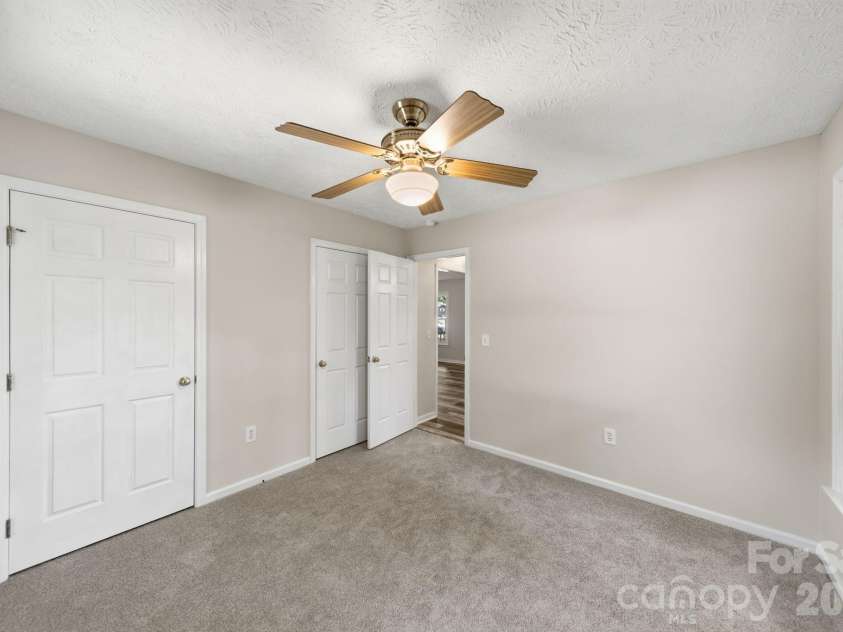 617 Autumn Drive, Harrisburg, NC 28075.  MLS# CAR4405503, YatesRealty ID 38592. 