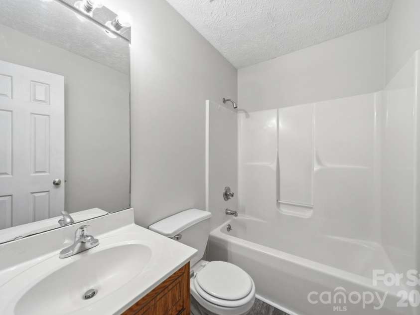 617 Autumn Drive, Harrisburg, NC 28075.  MLS# CAR4405503, YatesRealty ID 38592. 