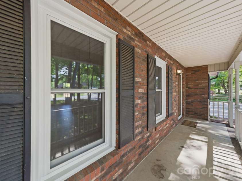 617 Autumn Drive, Harrisburg, NC 28075.  MLS# CAR4405503, YatesRealty ID 38592. 
