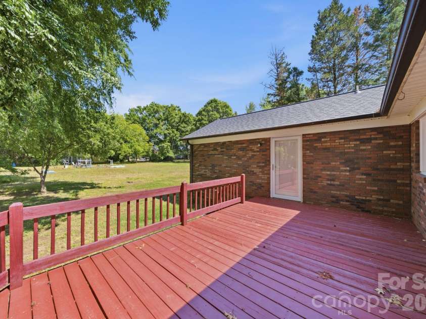 617 Autumn Drive, Harrisburg, NC 28075.  MLS# CAR4405503, YatesRealty ID 38592. 