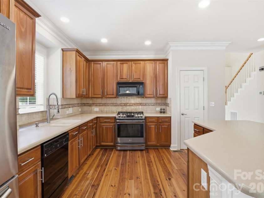 1228 Saint Johns Avenue, Matthews, NC 28104.  MLS# CAR4398881, YatesRealty ID 38593. 