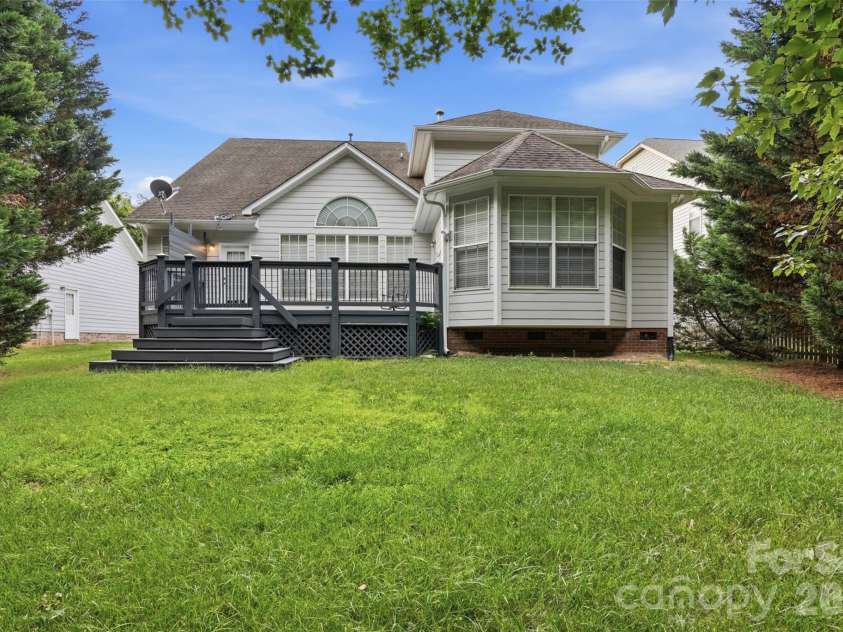 1228 Saint Johns Avenue, Matthews, NC 28104.  MLS# CAR4398881, YatesRealty ID 38593. 