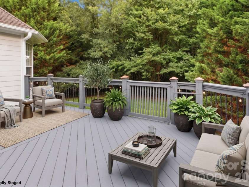 1228 Saint Johns Avenue, Matthews, NC 28104.  MLS# CAR4398881, YatesRealty ID 38593. 
