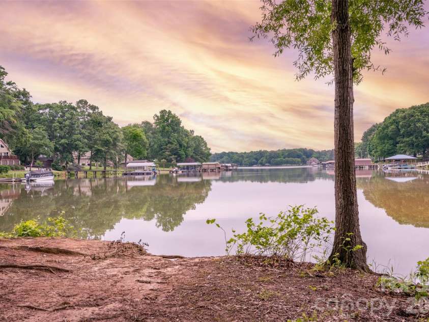 122 Gresham Lane, Mooresville, NC 28117.  MLS# CAR4400373, YatesRealty ID 38594. 