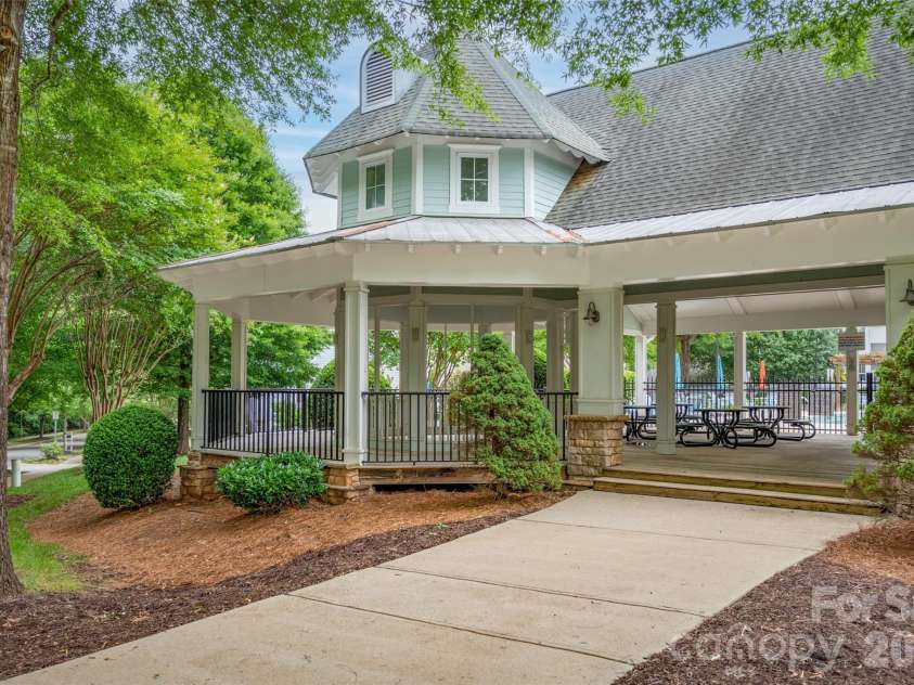 122 Gresham Lane, Mooresville, NC 28117.  MLS# CAR4400373, YatesRealty ID 38594. 