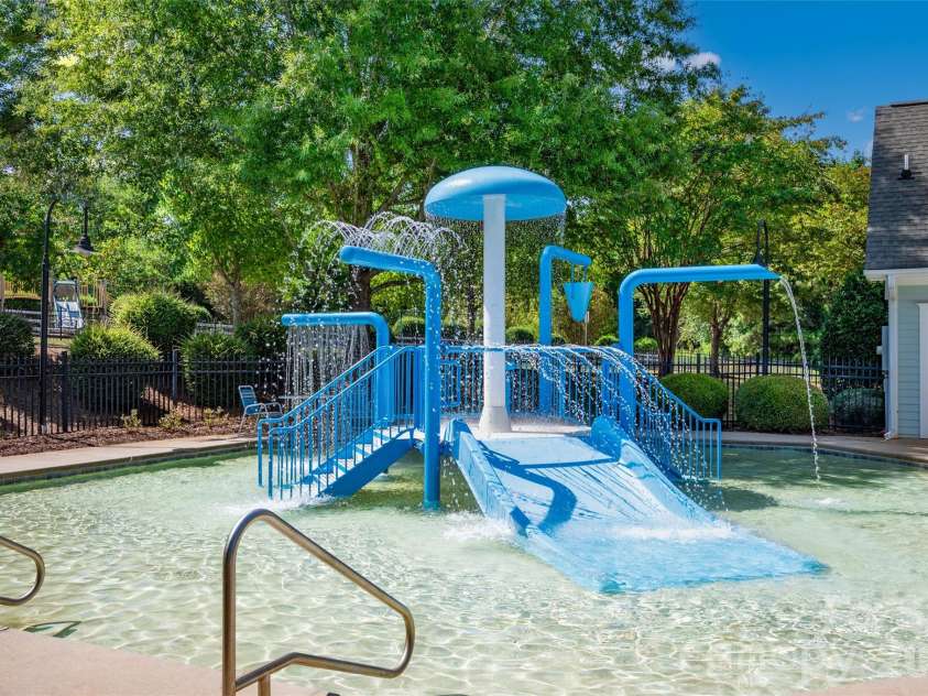 122 Gresham Lane, Mooresville, NC 28117.  MLS# CAR4400373, YatesRealty ID 38594. 