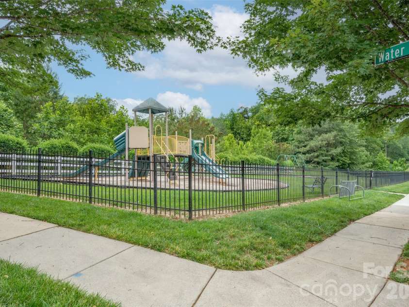 122 Gresham Lane, Mooresville, NC 28117.  MLS# CAR4400373, YatesRealty ID 38594. 