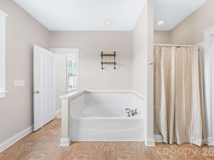 122 Gresham Lane, Mooresville, NC 28117.  MLS# CAR4400373, YatesRealty ID 38594. 