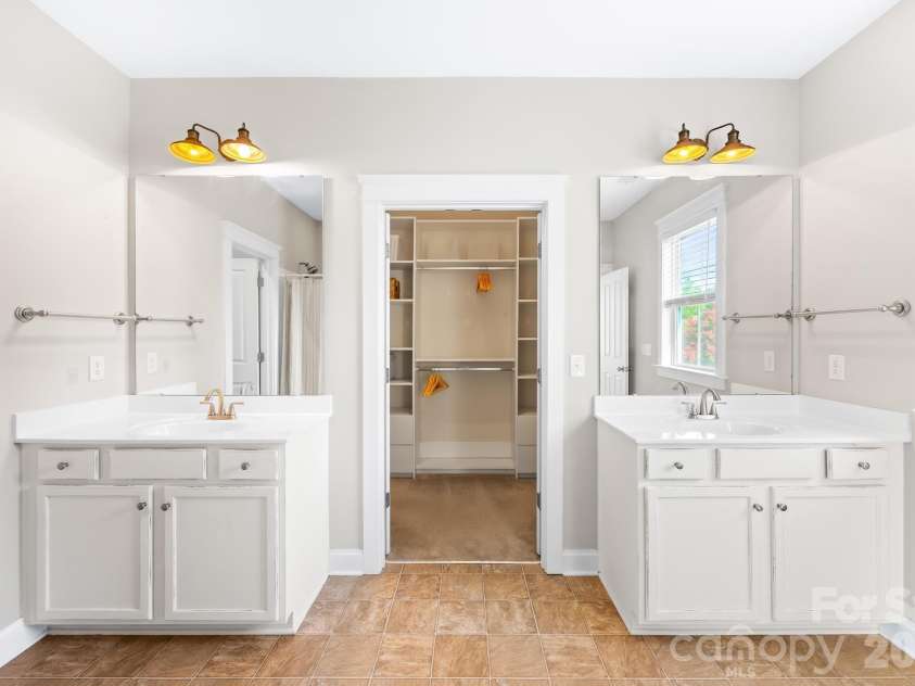 122 Gresham Lane, Mooresville, NC 28117.  MLS# CAR4400373, YatesRealty ID 38594. 