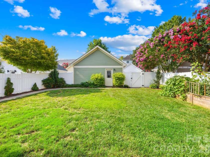 122 Gresham Lane, Mooresville, NC 28117.  MLS# CAR4400373, YatesRealty ID 38594. 