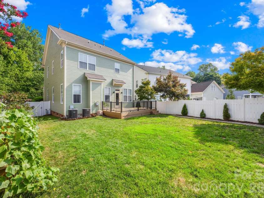 122 Gresham Lane, Mooresville, NC 28117.  MLS# CAR4400373, YatesRealty ID 38594. 