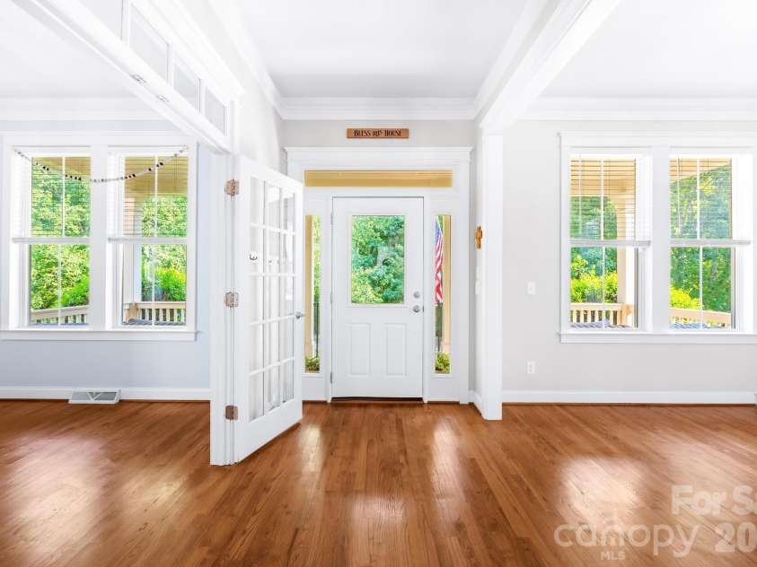 122 Gresham Lane, Mooresville, NC 28117.  MLS# CAR4400373, YatesRealty ID 38594. 