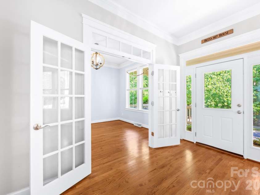 122 Gresham Lane, Mooresville, NC 28117.  MLS# CAR4400373, YatesRealty ID 38594. 