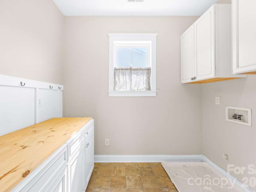 122 Gresham Lane, Mooresville, NC 28117.  MLS# CAR4400373, YatesRealty ID 38594. Laundry
