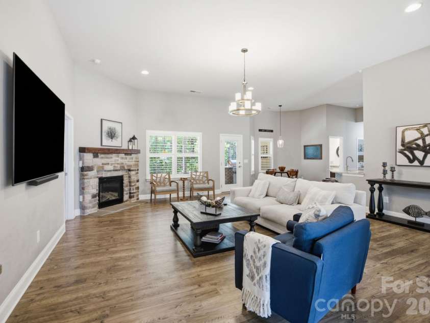 193 Hunters Hill Drive, Statesville, NC 28677.  MLS# CAR4402562, YatesRealty ID 38595. 