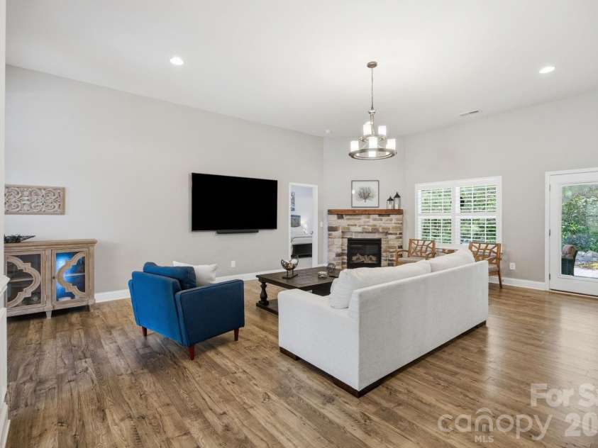 193 Hunters Hill Drive, Statesville, NC 28677.  MLS# CAR4402562, YatesRealty ID 38595. 