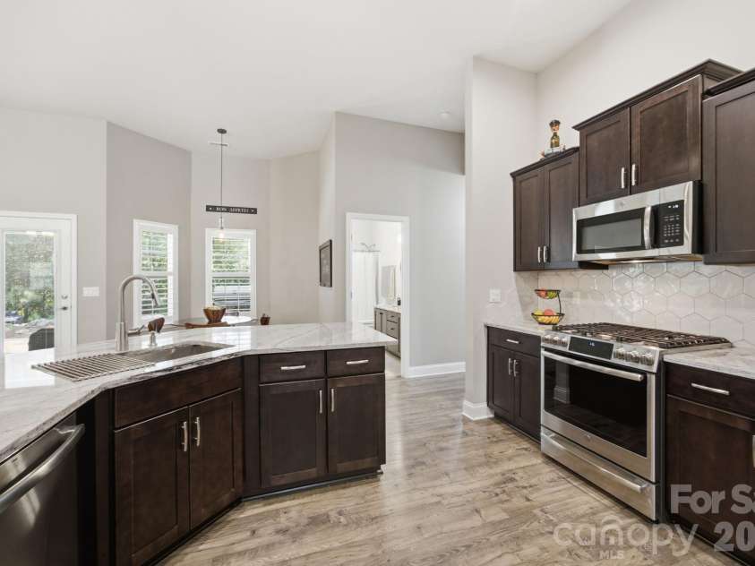 193 Hunters Hill Drive, Statesville, NC 28677.  MLS# CAR4402562, YatesRealty ID 38595. 