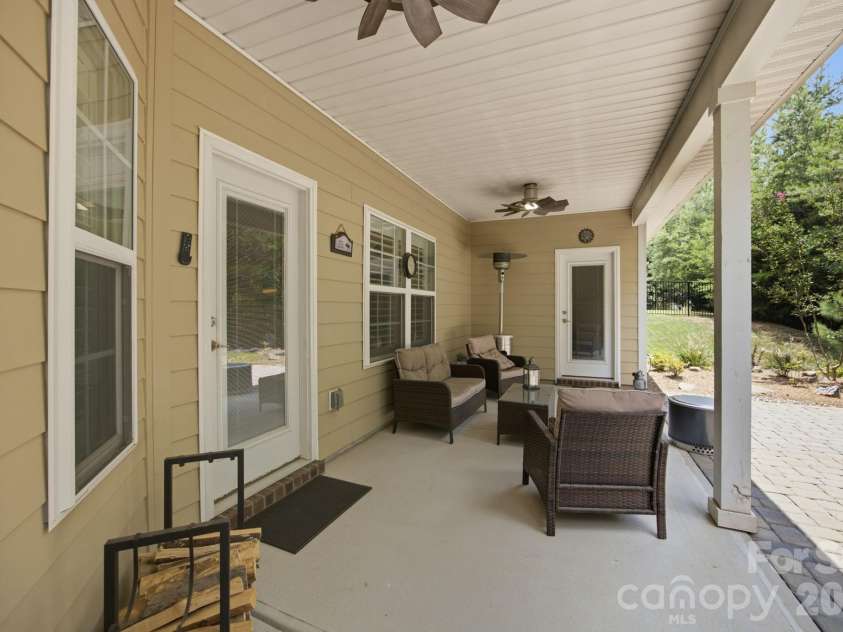 193 Hunters Hill Drive, Statesville, NC 28677.  MLS# CAR4402562, YatesRealty ID 38595. 