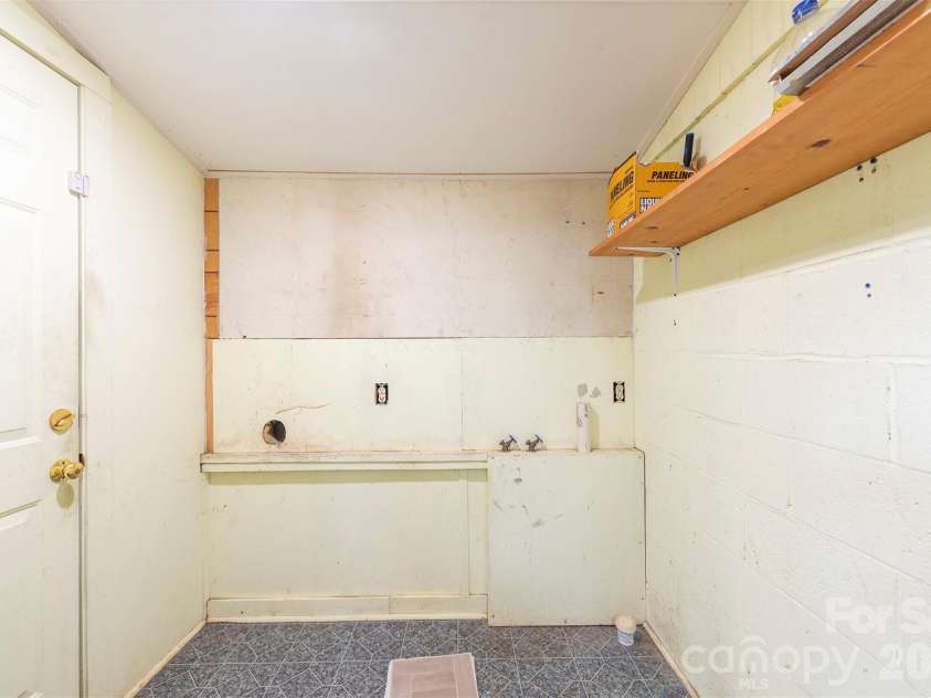 147 Gabriel Street, Rutherfordton, NC 28139.  MLS# CAR4404230, YatesRealty ID 38596. Laundry
