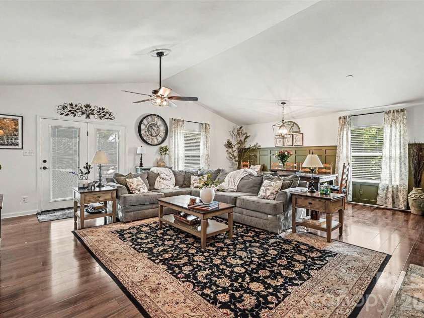 10319 Camelback Circle, Charlotte, NC 28226.  MLS# CAR4362948, YatesRealty ID 38597. 