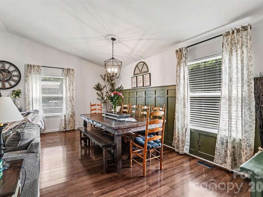 10319 Camelback Circle, Charlotte, NC 28226.  MLS# CAR4362948, YatesRealty ID 38597. 