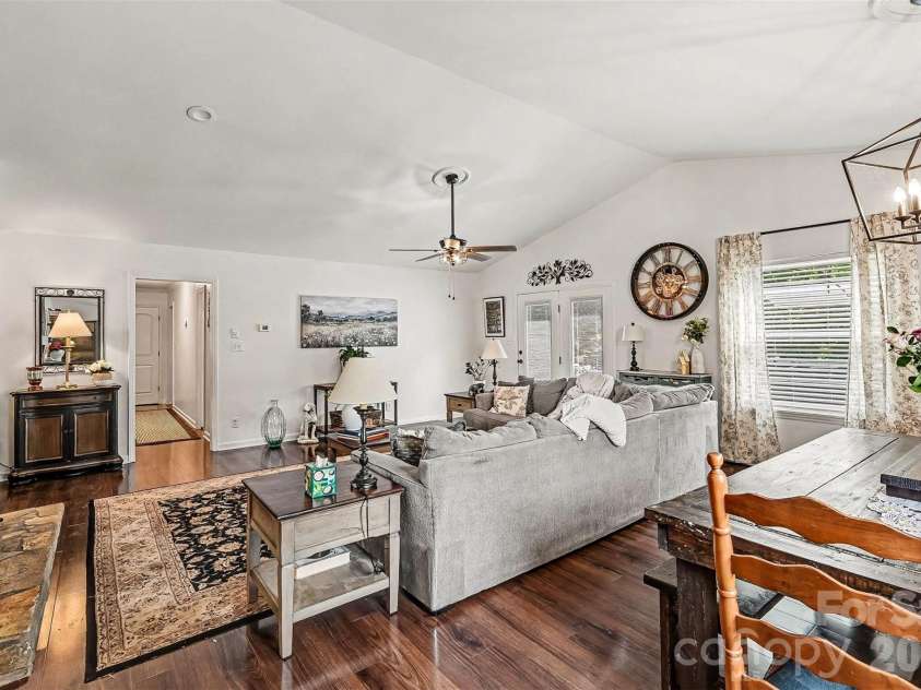 10319 Camelback Circle, Charlotte, NC 28226.  MLS# CAR4362948, YatesRealty ID 38597. 