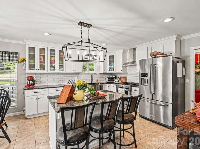 10319 Camelback Circle, Charlotte, NC 28226.  MLS# CAR4362948, YatesRealty ID 38597. 