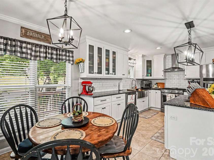 10319 Camelback Circle, Charlotte, NC 28226.  MLS# CAR4362948, YatesRealty ID 38597. 