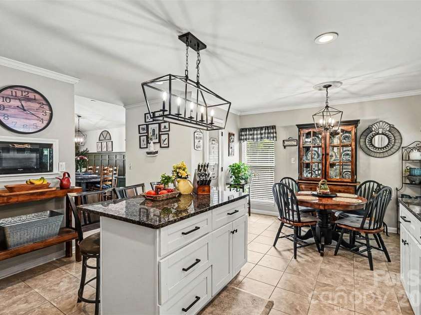 10319 Camelback Circle, Charlotte, NC 28226.  MLS# CAR4362948, YatesRealty ID 38597. 