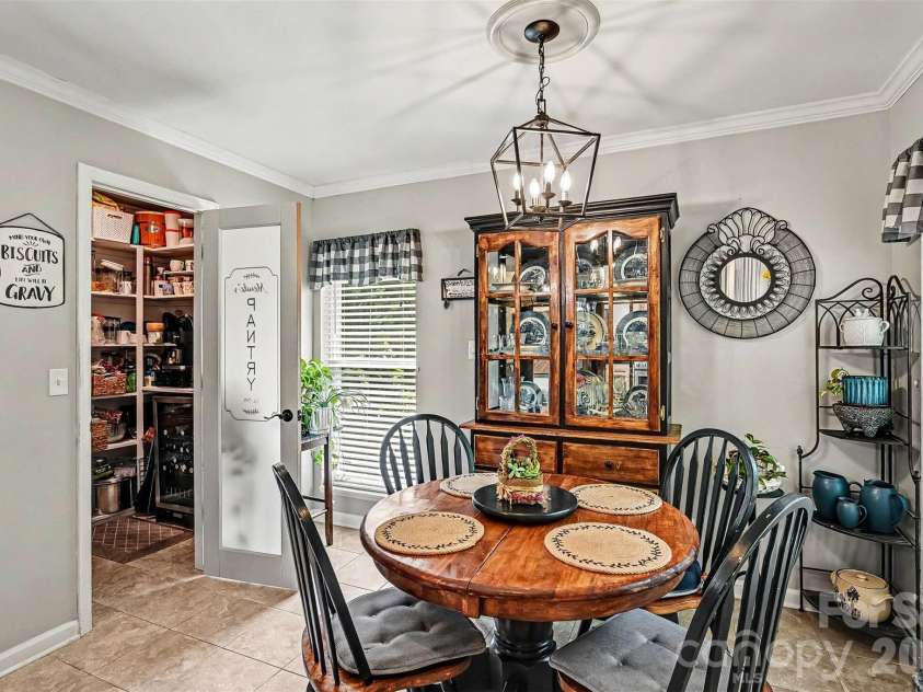 10319 Camelback Circle, Charlotte, NC 28226.  MLS# CAR4362948, YatesRealty ID 38597. 