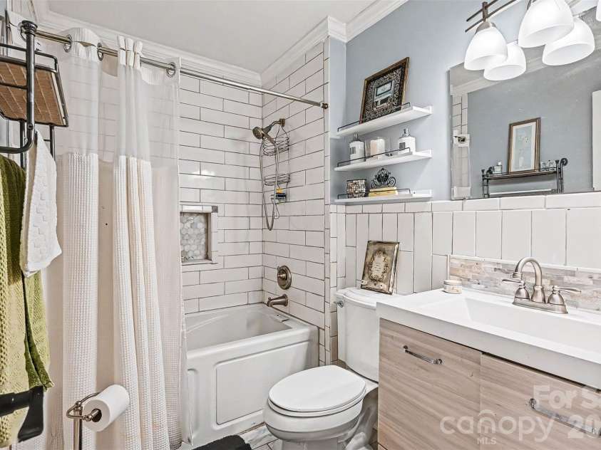 10319 Camelback Circle, Charlotte, NC 28226.  MLS# CAR4362948, YatesRealty ID 38597. 