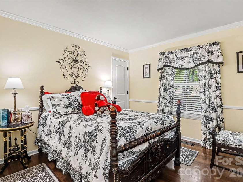 10319 Camelback Circle, Charlotte, NC 28226.  MLS# CAR4362948, YatesRealty ID 38597. 