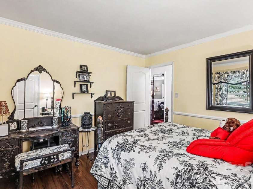 10319 Camelback Circle, Charlotte, NC 28226.  MLS# CAR4362948, YatesRealty ID 38597. 