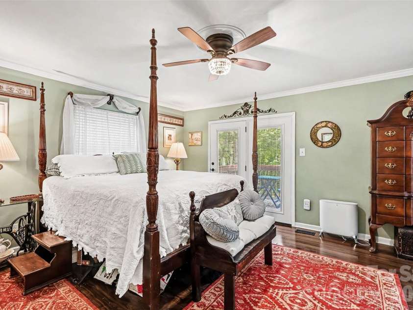 10319 Camelback Circle, Charlotte, NC 28226.  MLS# CAR4362948, YatesRealty ID 38597. 
