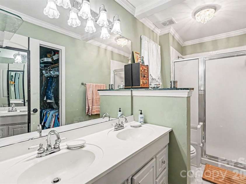 10319 Camelback Circle, Charlotte, NC 28226.  MLS# CAR4362948, YatesRealty ID 38597. 