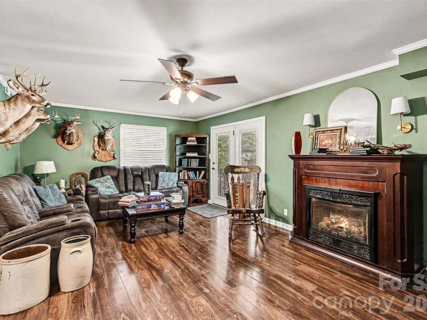 10319 Camelback Circle, Charlotte, NC 28226.  MLS# CAR4362948, YatesRealty ID 38597. 