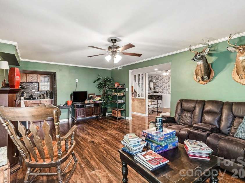 10319 Camelback Circle, Charlotte, NC 28226.  MLS# CAR4362948, YatesRealty ID 38597. 