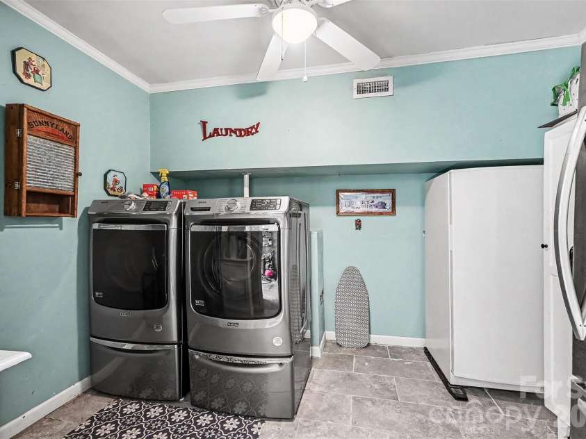 10319 Camelback Circle, Charlotte, NC 28226.  MLS# CAR4362948, YatesRealty ID 38597. 